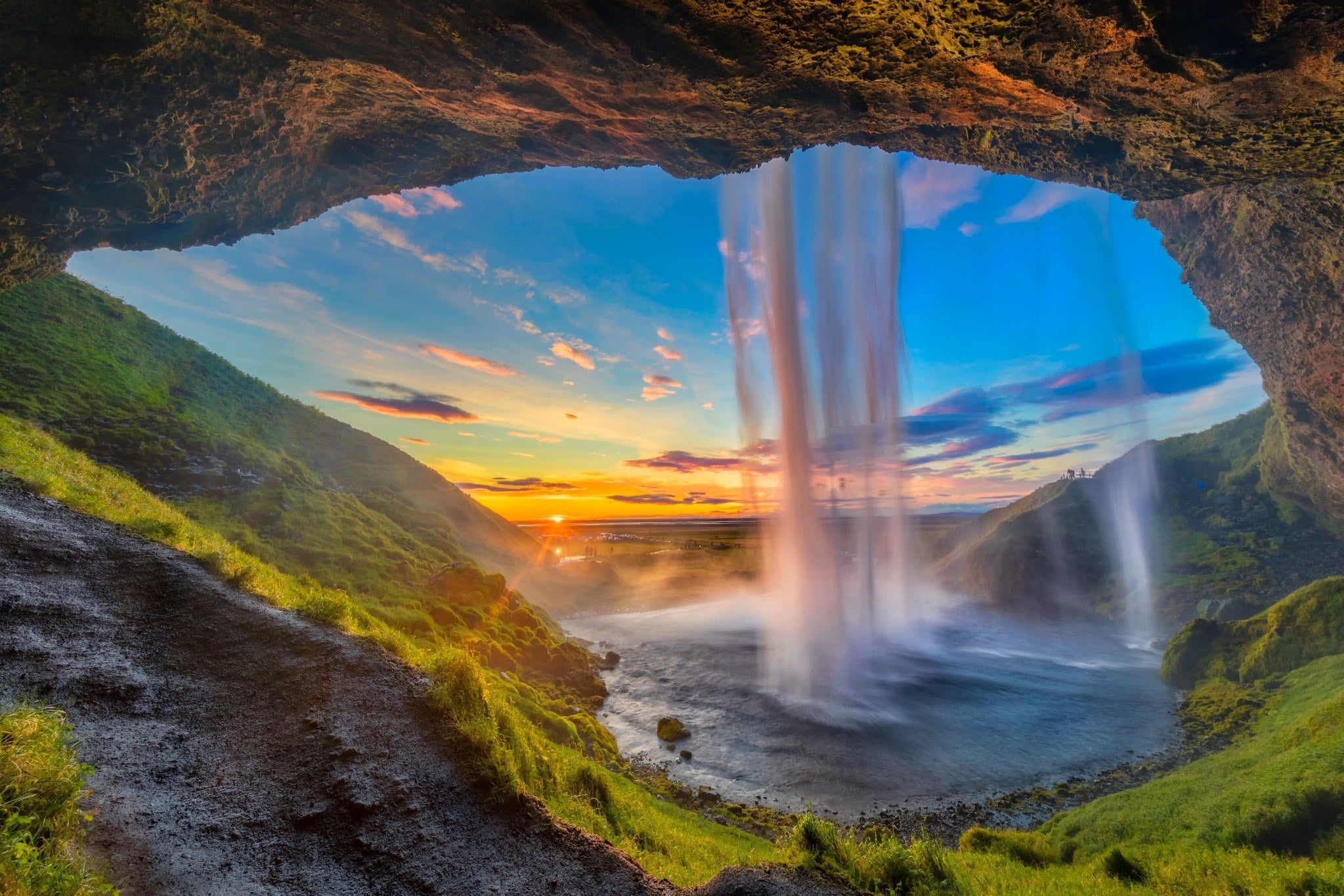 Seljalandsfoss: Iceland’s Iconic Cascade You Can Walk Behind