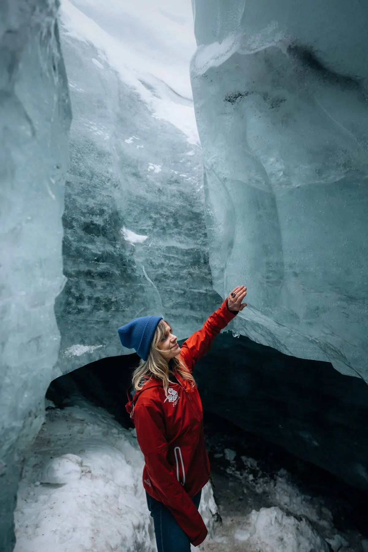 A wall of clear blue glacier ice